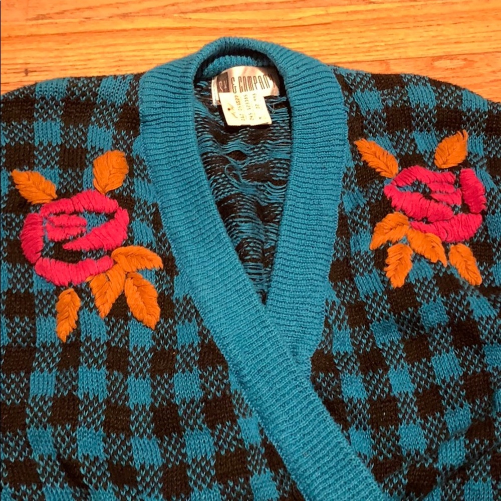 NWT SK & COMPANY Sz Med Sweater Vest Neck Flowers - Picture 2 of 6
